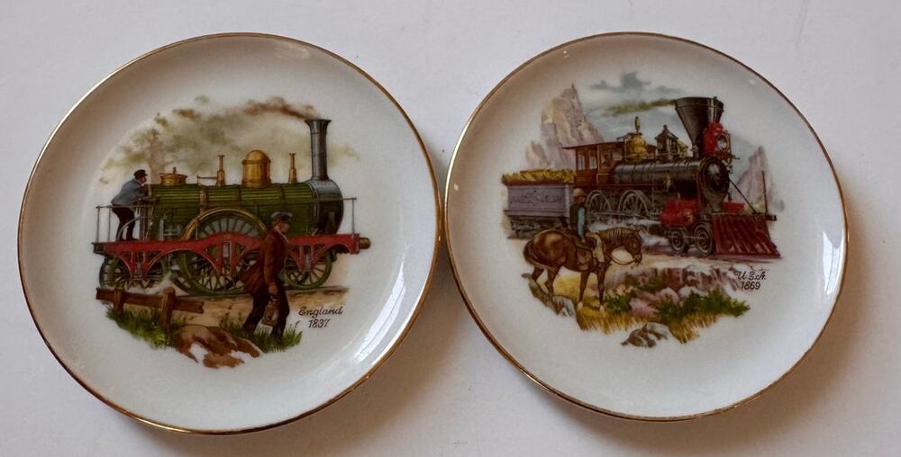 2 Bavaria Schumann Arzberg Germany Saucers Collectible USA 1869/England 1837 4"